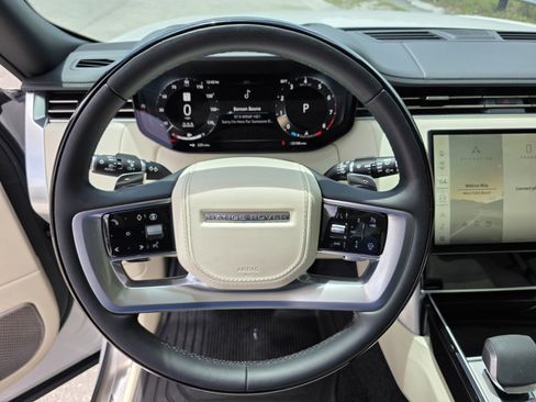 Used 2024 Land Rover Range Rover Autobiography image 19