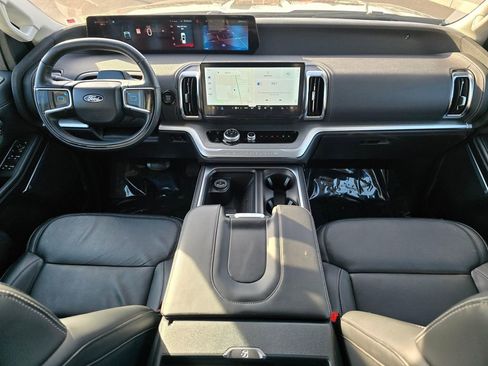 Certified 2025 Ford Expedition Max Platinum image 10