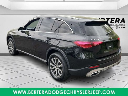 Used 2024 Mercedes-Benz GLC 300 4MATIC image 4