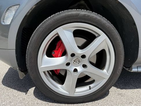 Used 2005 Porsche Cayenne Turbo AWD/4WD image 11