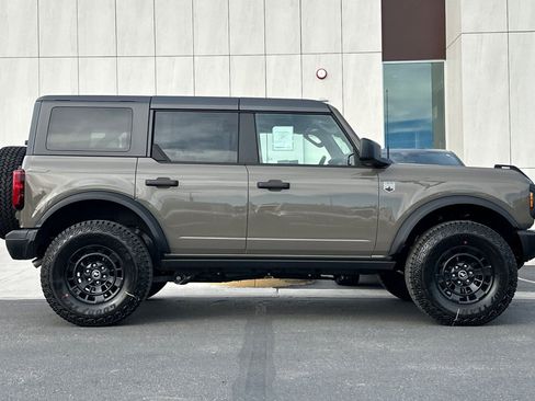 New 2026 Ford Bronco Big Bend w/ Black Diamond Package image 2
