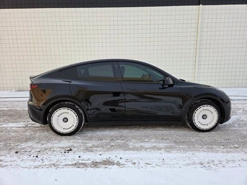 Used 2021 Tesla Model Y Long Range image 5