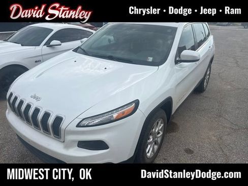 Used 2017 Jeep Cherokee Latitude w/ Safety/Convenience Group FWD image 1