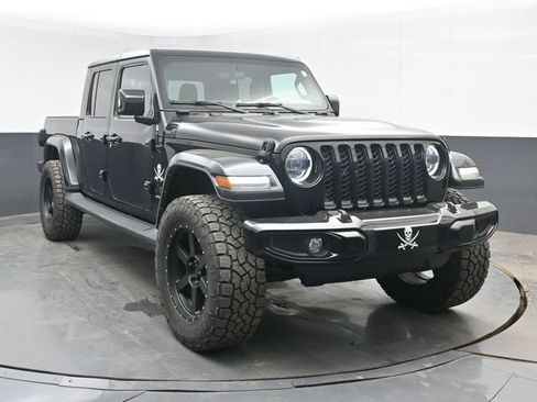 Used 2023 Jeep Gladiator Overland AWD/4WD image 2
