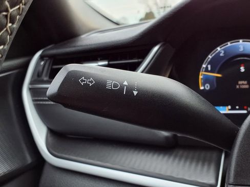 Used 2025 Jeep Grand Cherokee L Laredo w/ Luxury Tech Group I image 15