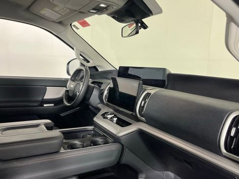 Used 2025 Ford Expedition Active AWD/4WD image 28