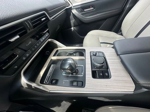 Used 2024 MAZDA CX-90 Plug-In Hybrid w/ Premium Pkg image 30