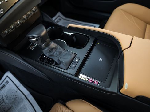 Used 2023 Lexus ES 300h Ultra Luxury image 20