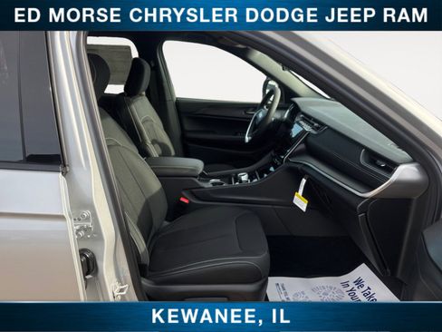 New 2026 Jeep Grand Cherokee Laredo w/ Trailer Tow Package AWD/4WD image 15