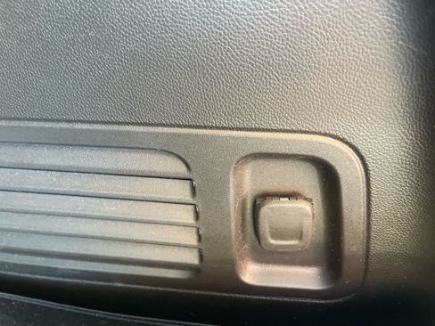 Used 2023 Buick Enclave Essence w/ Experience Buick Package FWD image 33