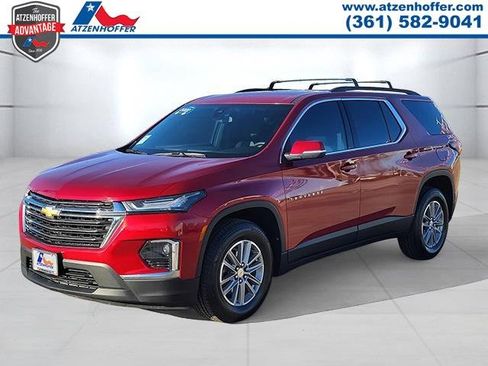 Used 2022 Chevrolet Traverse LT image 3