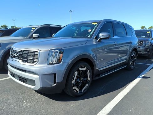 Certified 2025 Kia Telluride S image 3