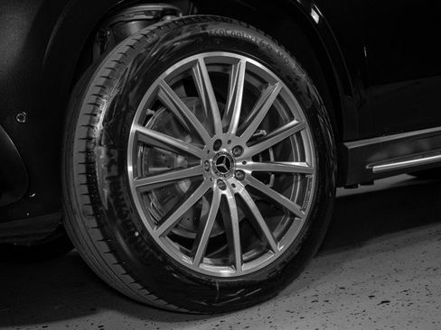 New 2026 Mercedes-Benz GLS 580 4MATIC image 32