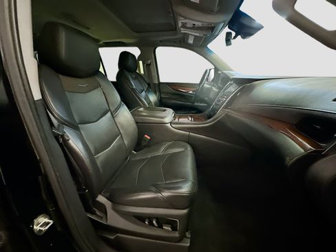 Used 2018 Cadillac Escalade Luxury image 35