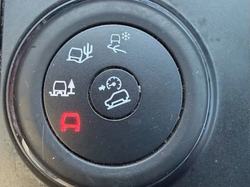 Used 2018 Ford Explorer XLT w/ Equipment Group 201A AWD/4WD image 19