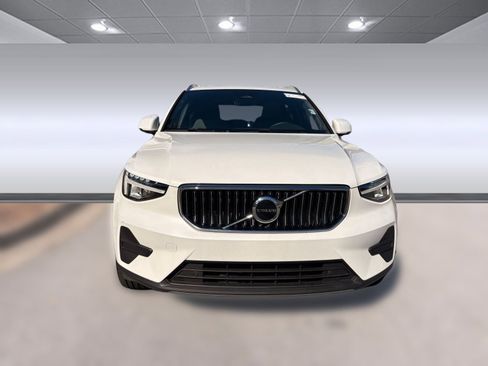 Certified 2025 Volvo XC40 B5 Core image 6