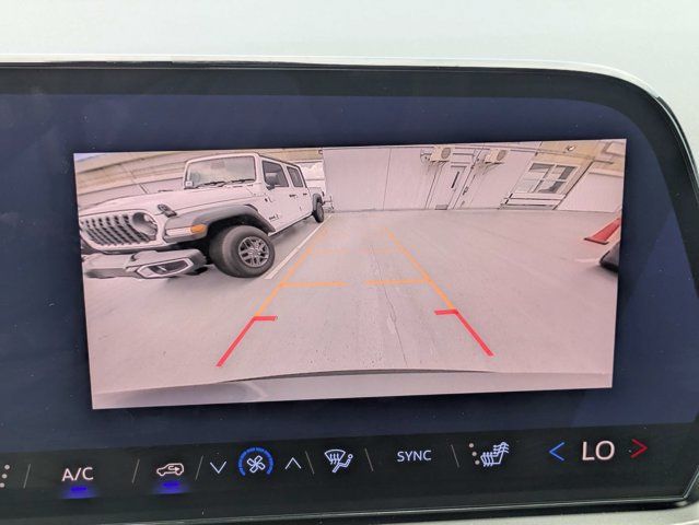 Used 2025 Chevrolet Traverse LT FWD image 22