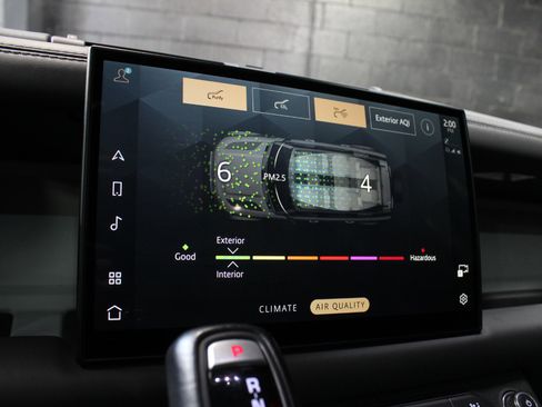 Used 2024 Land Rover Defender 110 SE image 64