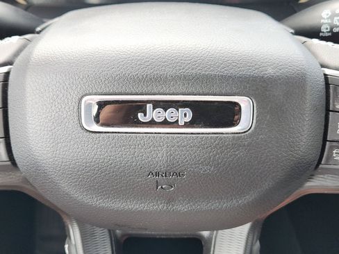 Used 2024 Jeep Grand Cherokee Laredo X w/ Luxury Tech Group I AWD/4WD image 40