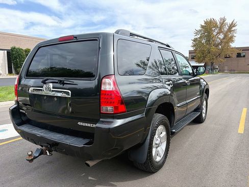 Used 2008 Toyota 4Runner SR5 w/ SR5 Extra Value Pkg 1 AWD/4WD image 5