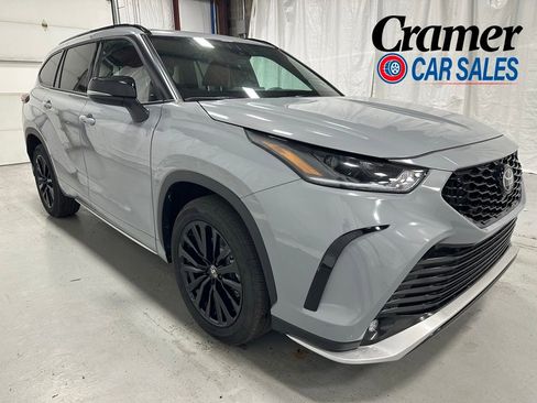 Used 2025 Toyota Highlander XSE AWD/4WD image 1