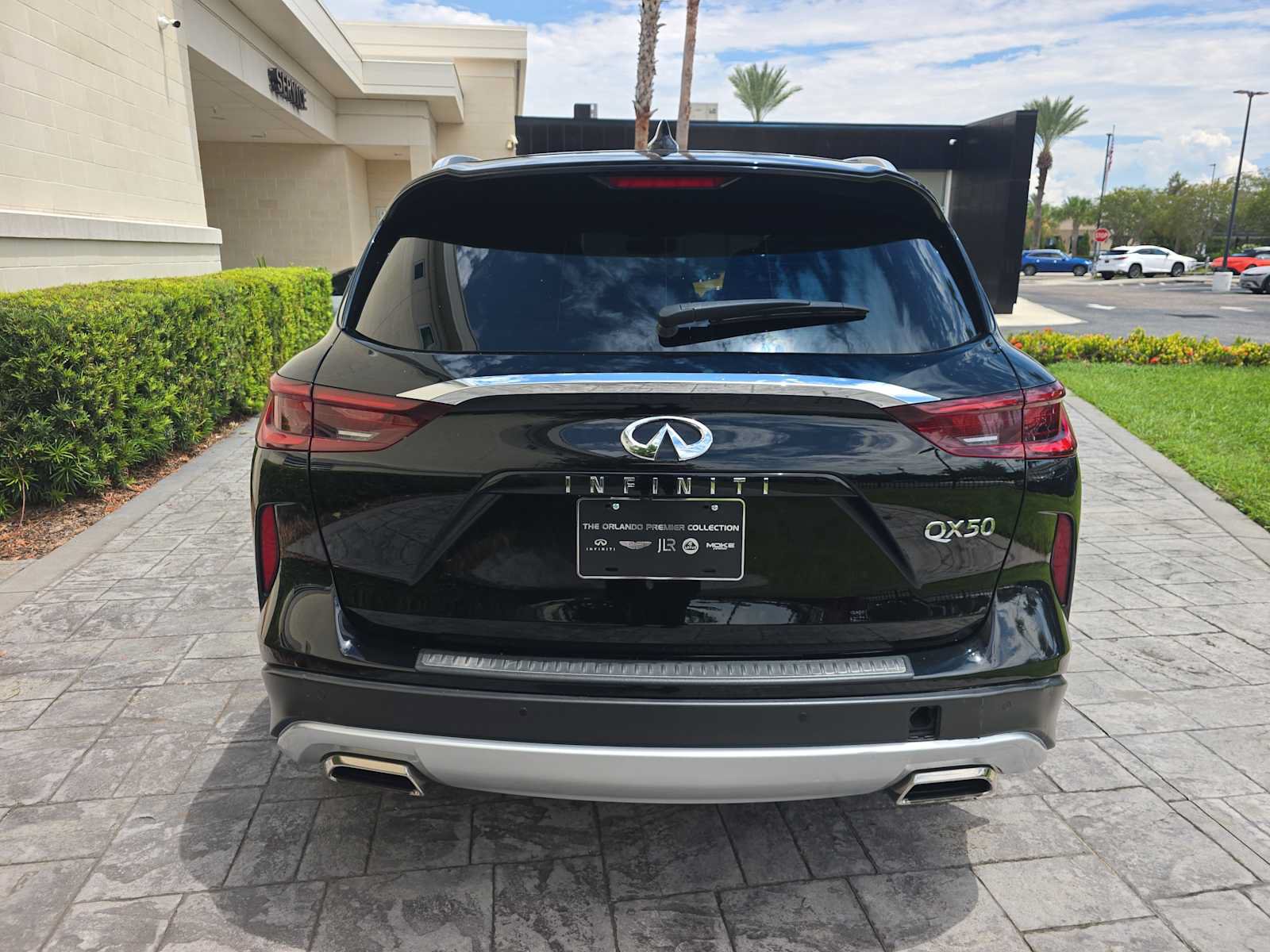 Used 2024 INFINITI QX50 Luxe w/ Accent Package FWD image 5