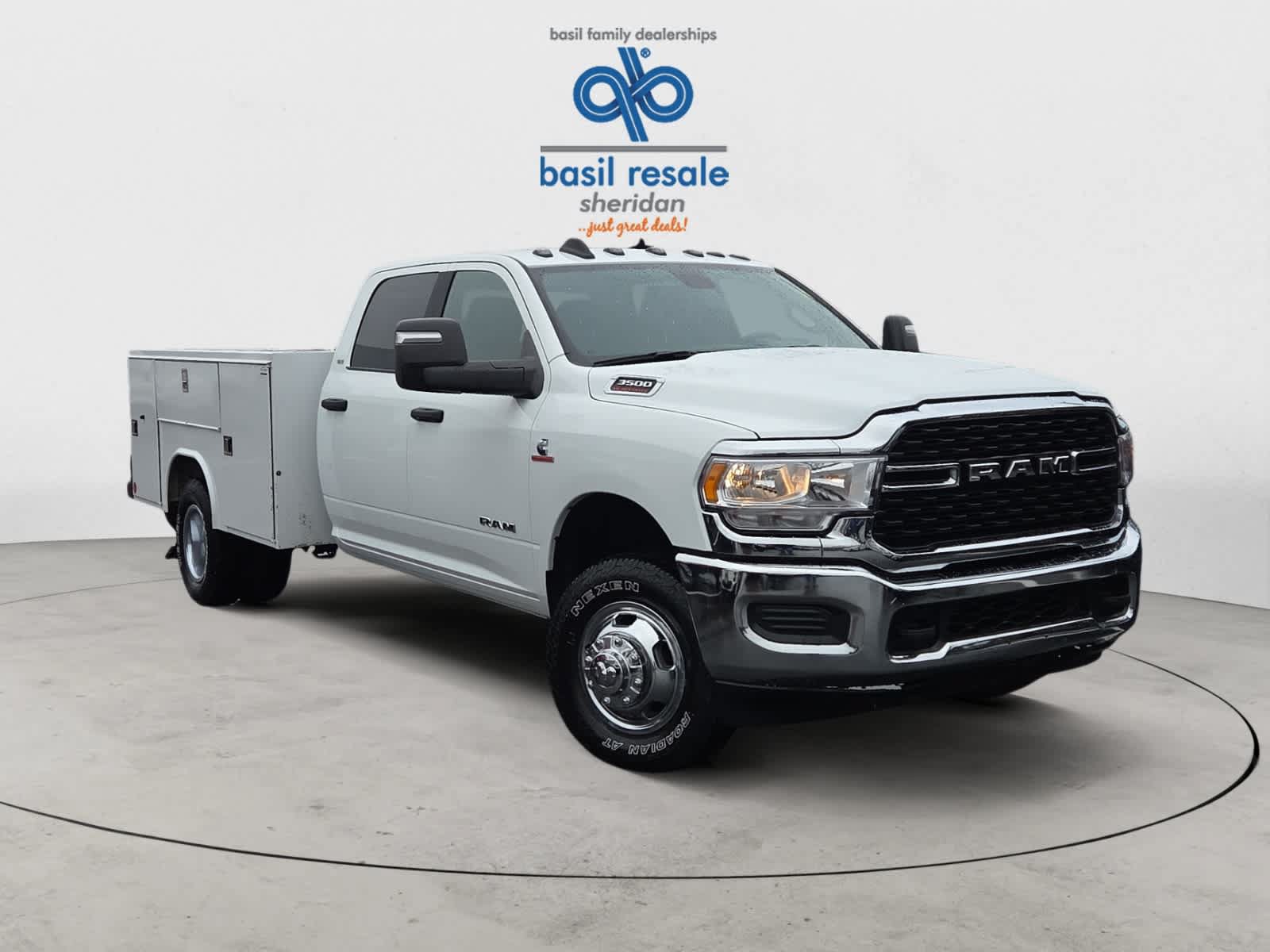 Used 2024 RAM 3500 SLT w/ Quick Order Package 2YG SLT AWD/4WD image 35