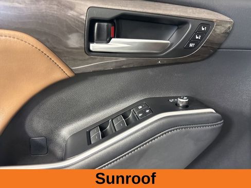 Used 2025 Toyota Highlander XLE image 9