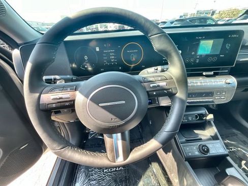 Used 2024 Hyundai Kona Limited image 15