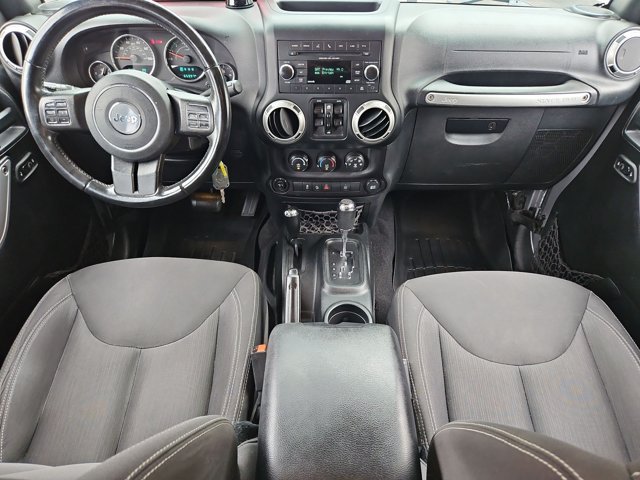 Used 2018 Jeep Wrangler Unlimited Sahara w/ Connectivity Group AWD/4WD image 16