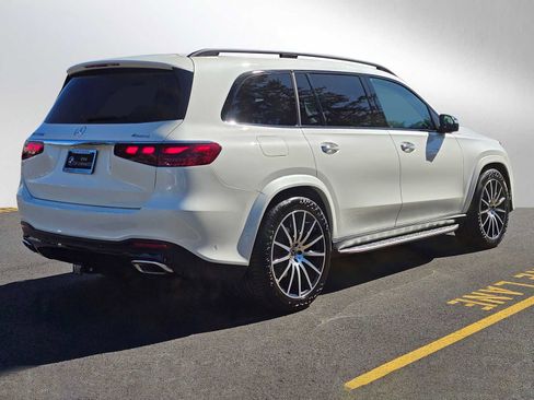 Used 2024 Mercedes-Benz GLS 580 4MATIC image 3