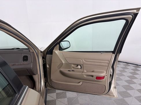Used 1999 Ford Crown Victoria RWD image 26