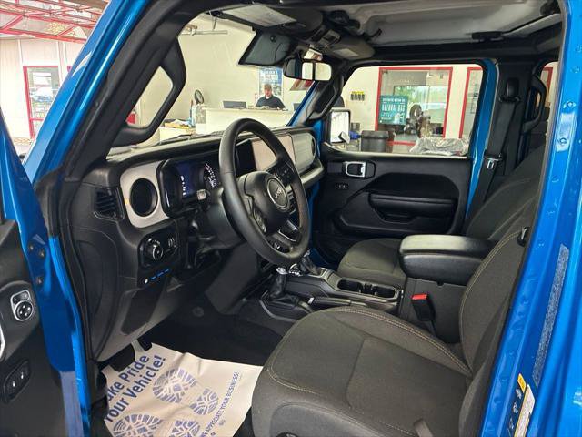 Certified 2024 Jeep Wrangler Unlimited w/ Convenience Group AWD/4WD image 9