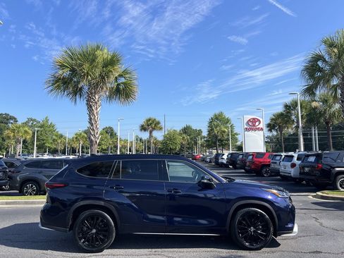 Used 2025 Toyota Highlander XSE AWD/4WD image 11