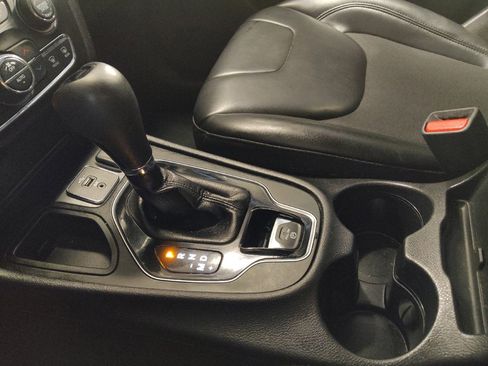 Used 2020 Jeep Cherokee Latitude Plus FWD image 26