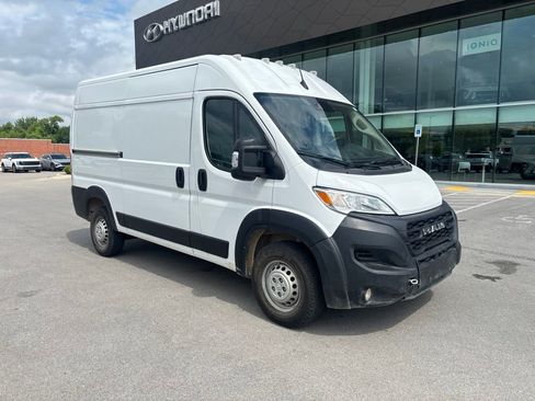 Used 2024 RAM ProMaster 2500 w/ Convenience Group FWD image 3