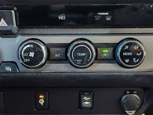 Used 2017 Toyota Tacoma TRD Sport image 20