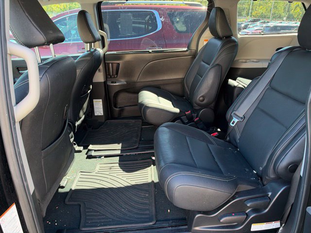 Used 2020 Toyota Sienna SE w/ Nightshade Edition FWD image 20