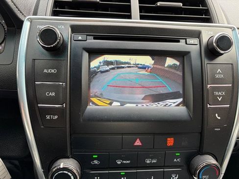 Used 2016 Toyota Camry SE image 17