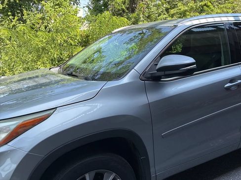 Used 2015 Toyota Highlander XLE AWD/4WD image 2