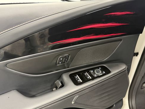 Used 2025 Lincoln Nautilus Premier w/ Jet Appearance Package AWD/4WD image 18