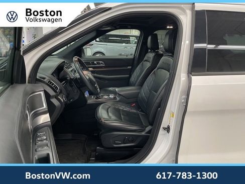 Used 2019 Ford Explorer Platinum image 9