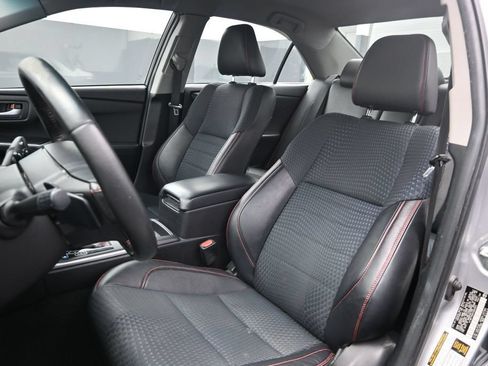 Used 2015 Toyota Camry SE FWD image 18
