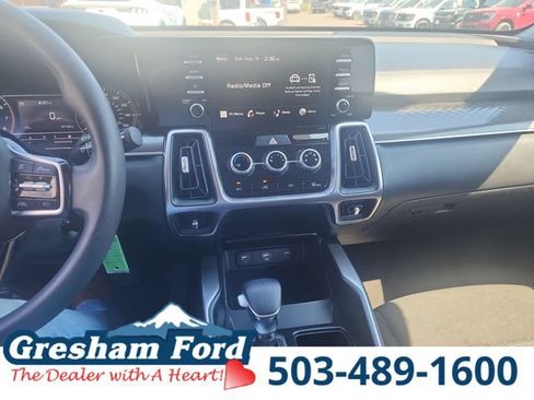 Used 2023 Kia Sorento LX AWD/4WD image 23