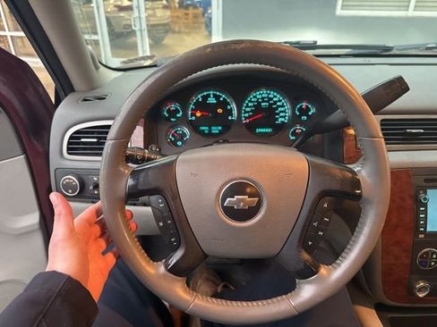 Used 2008 Chevrolet Suburban LT image 27