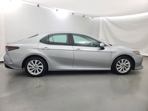 Used 2024 Toyota Camry LE image 3