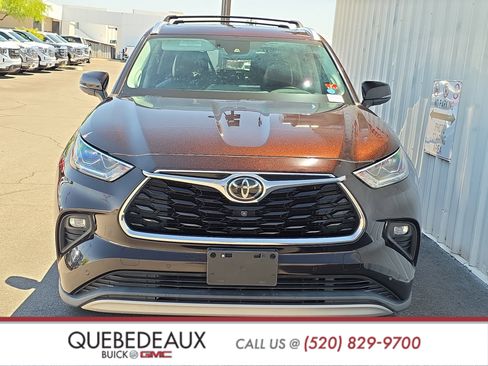 Used 2020 Toyota Highlander Platinum AWD/4WD image 2