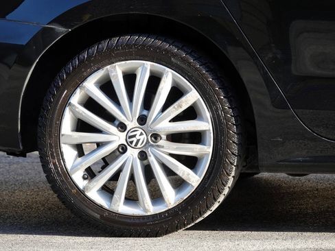 Used 2011 Volkswagen Jetta SEL FWD image 32