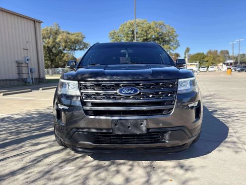 Used 2018 Ford Explorer XLT w/ Equipment Group 202A image 3