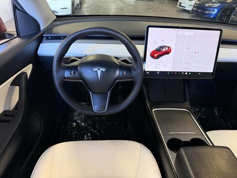 Used 2021 Tesla Model Y Long Range image 23